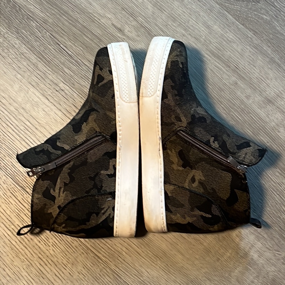 Bamboo Camo Wedge Sneakers - Picture 4 of 7